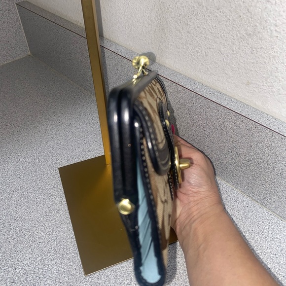 Coach Legacy Kisslock and Turnlock Tan and Black Wallet EUC - Picture 14 of 16